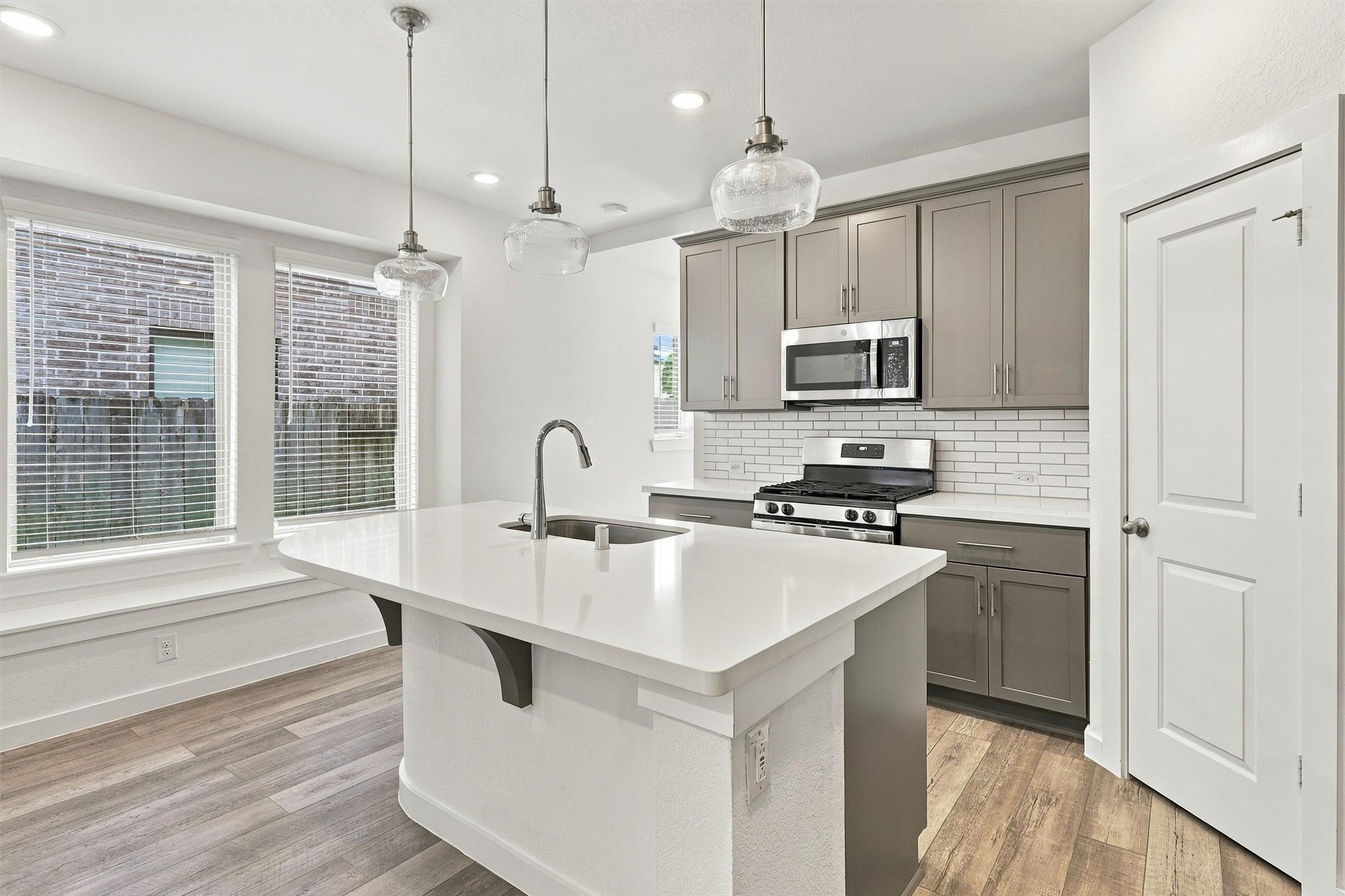 13109 Blue Flora Drive Property Photo 6