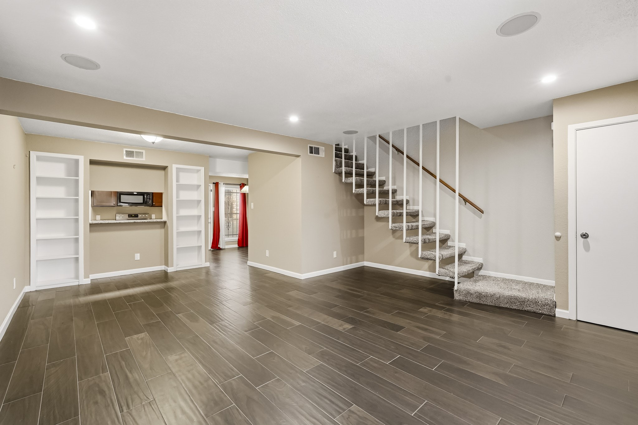 6111 Beverly Hill Street 28 Property Photo 4