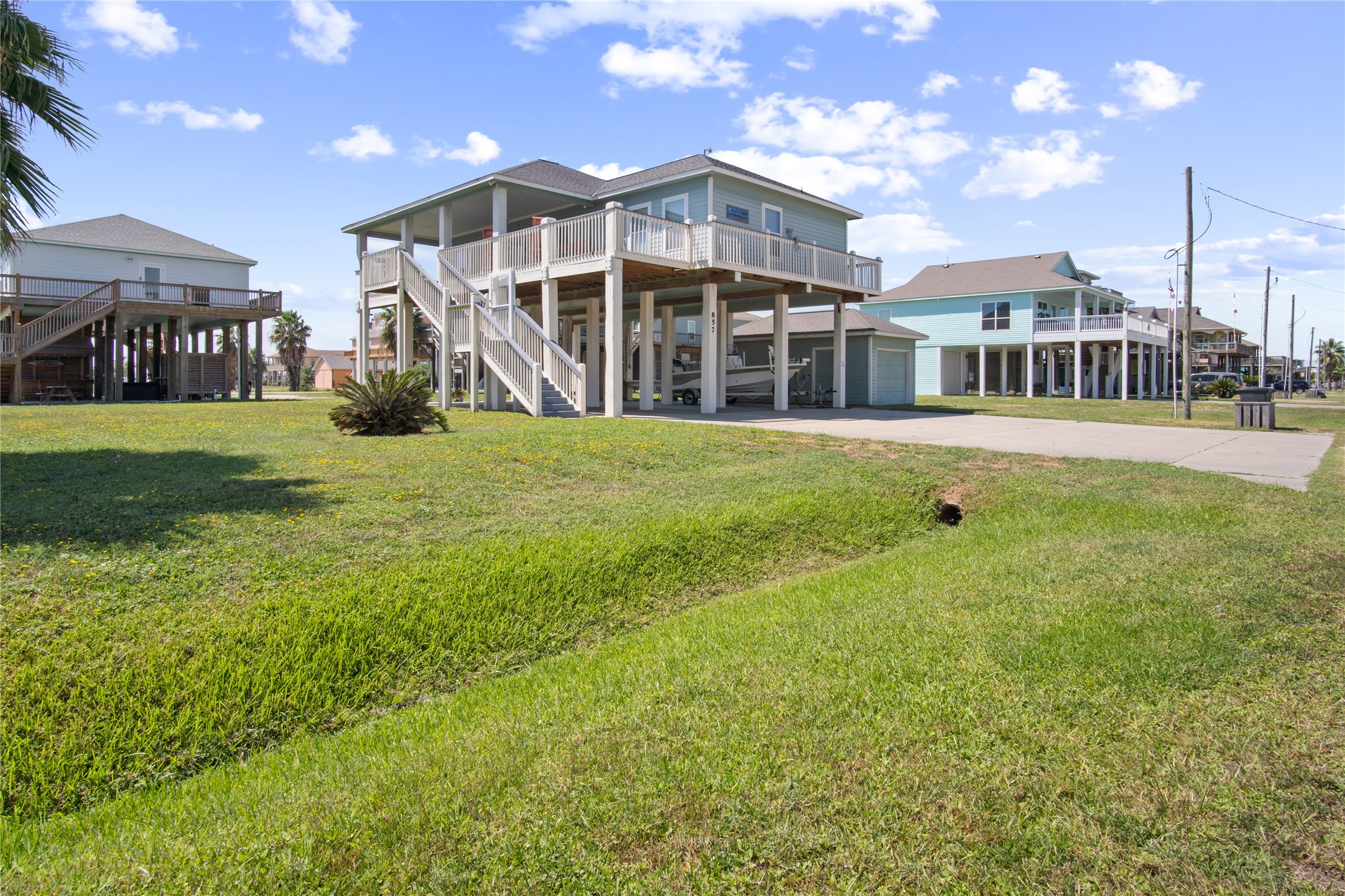 857 Gulfview Drive Property Photo 1