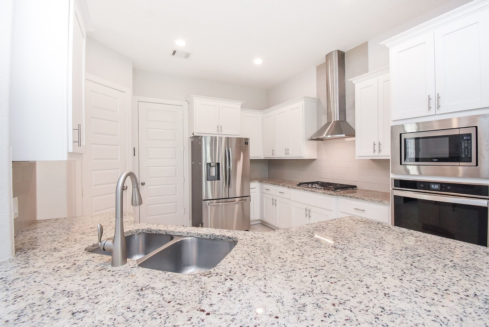 1122 Live Oak Street Property Photo 6