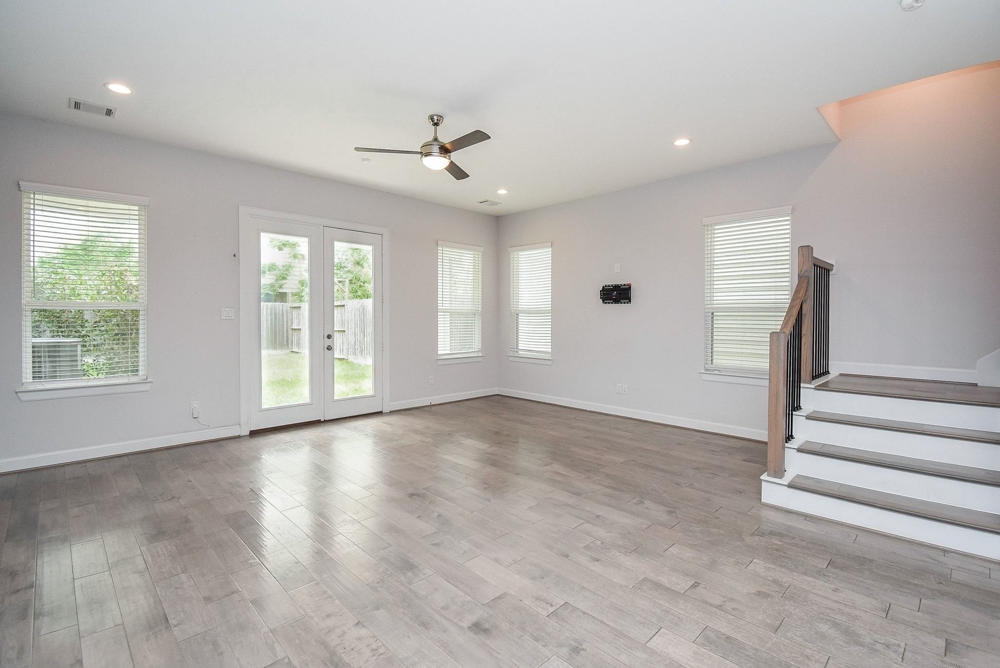 1122 Live Oak Street Property Photo 9