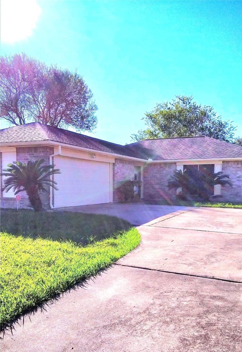 1930 Highcrest Drive Property Photo