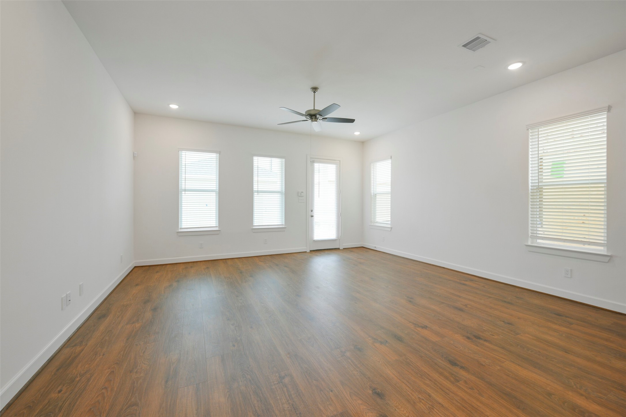 2511 S Houston Avenue Property Photo 8