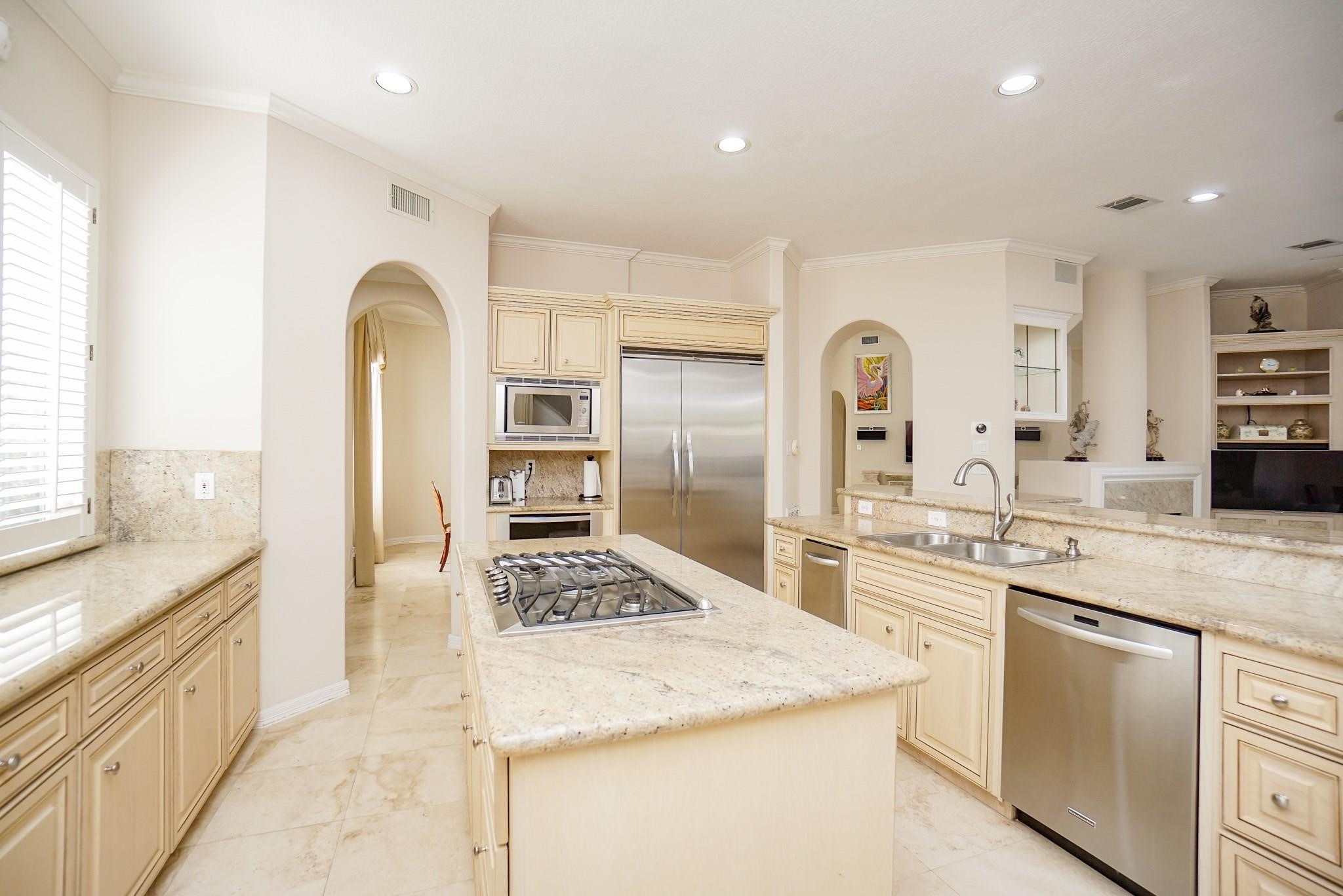 10 Lake Mist Court Property Photo 15