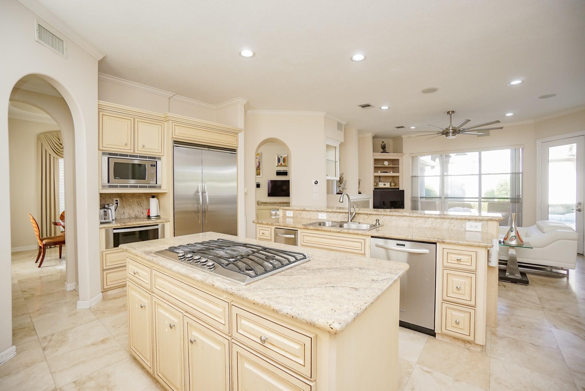 10 Lake Mist Court Property Photo 16