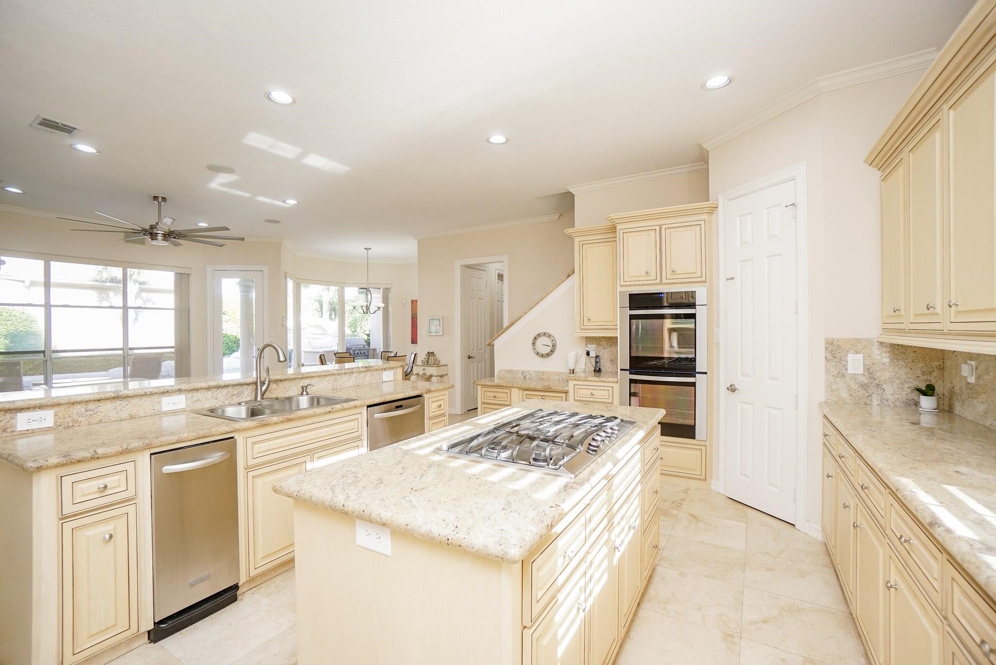 10 Lake Mist Court Property Photo 17