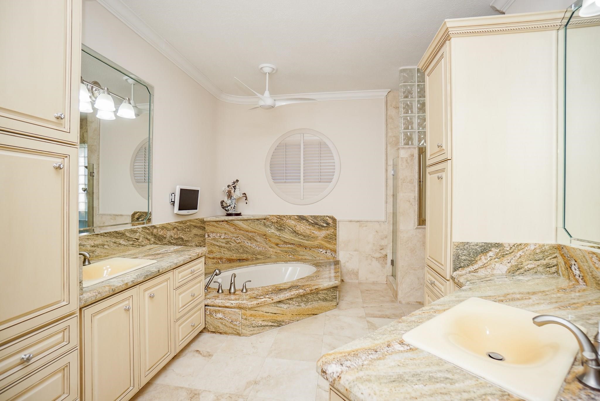 10 Lake Mist Court Property Photo 41