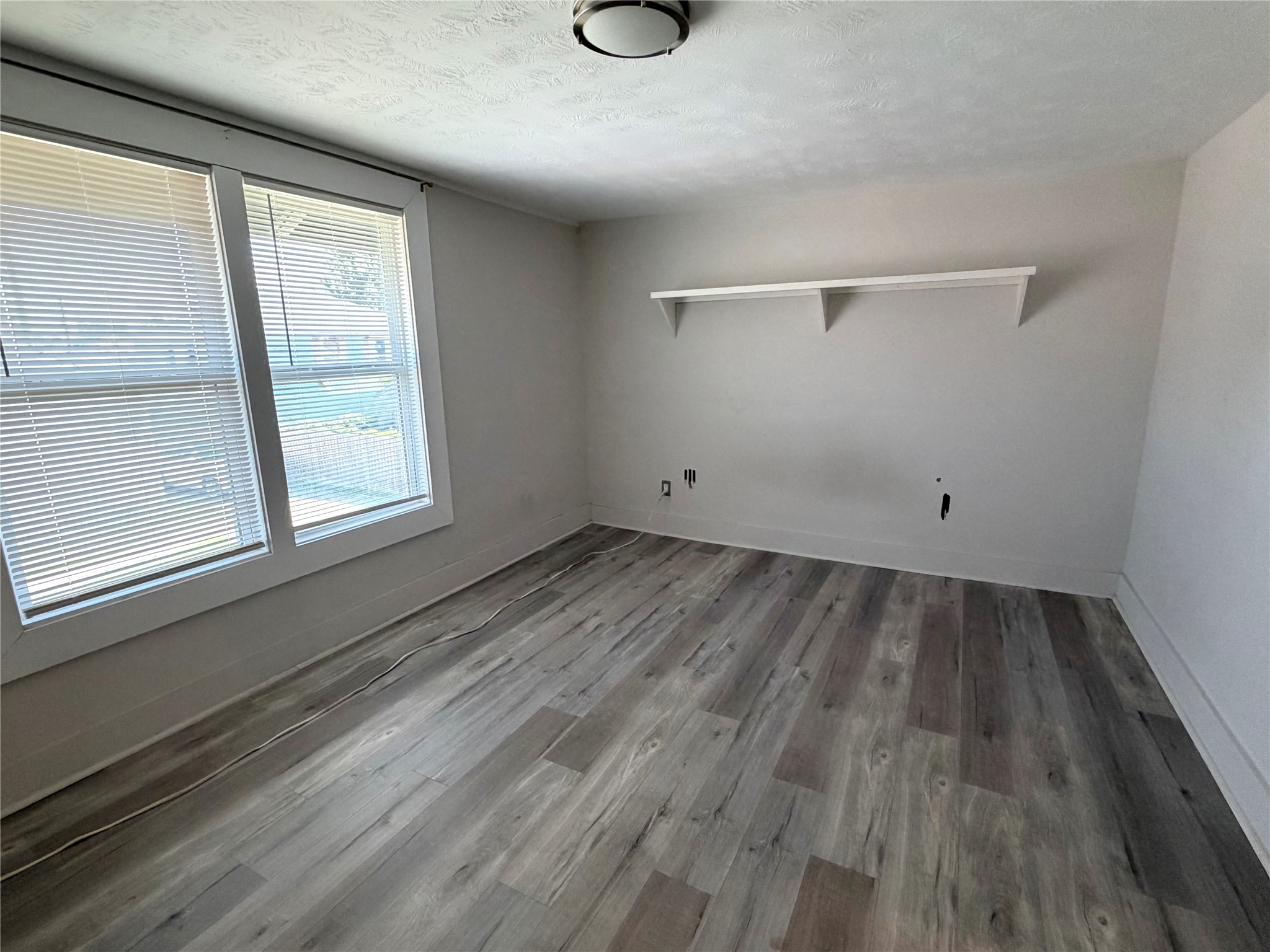 1126 1/2 Ryon Street B Property Photo 6