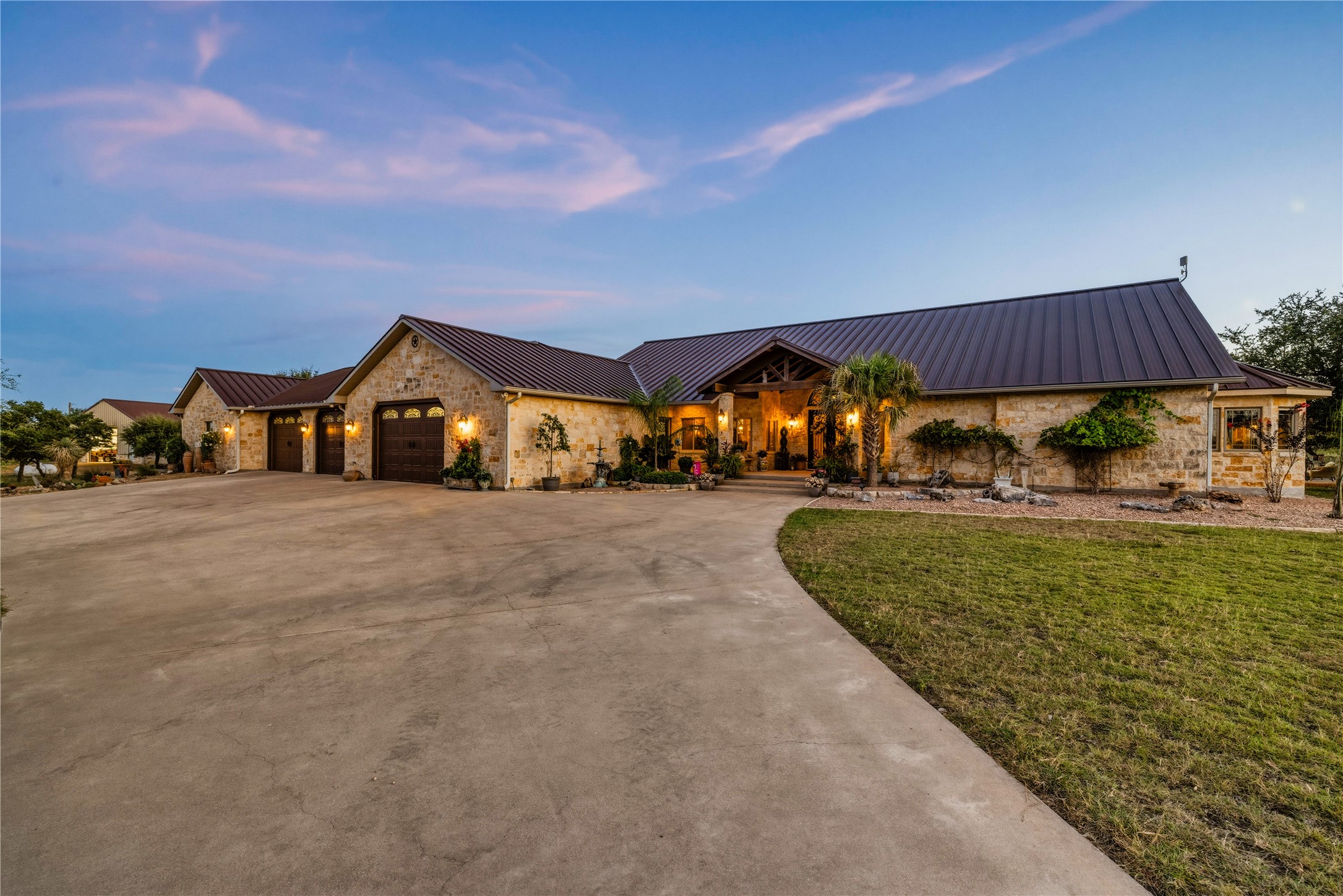 11271 Us Hwy 290 Property Photo 4
