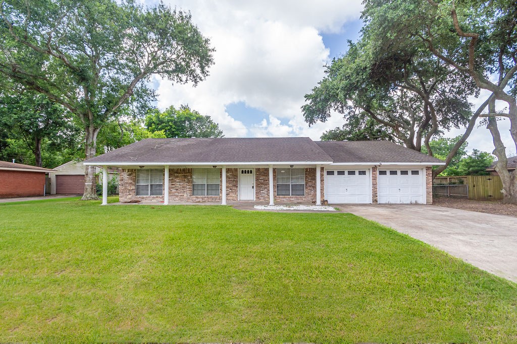 8111 Dellanera Drive Property Photo 1