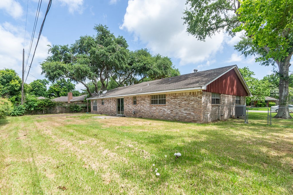 8111 Dellanera Drive Property Photo 14