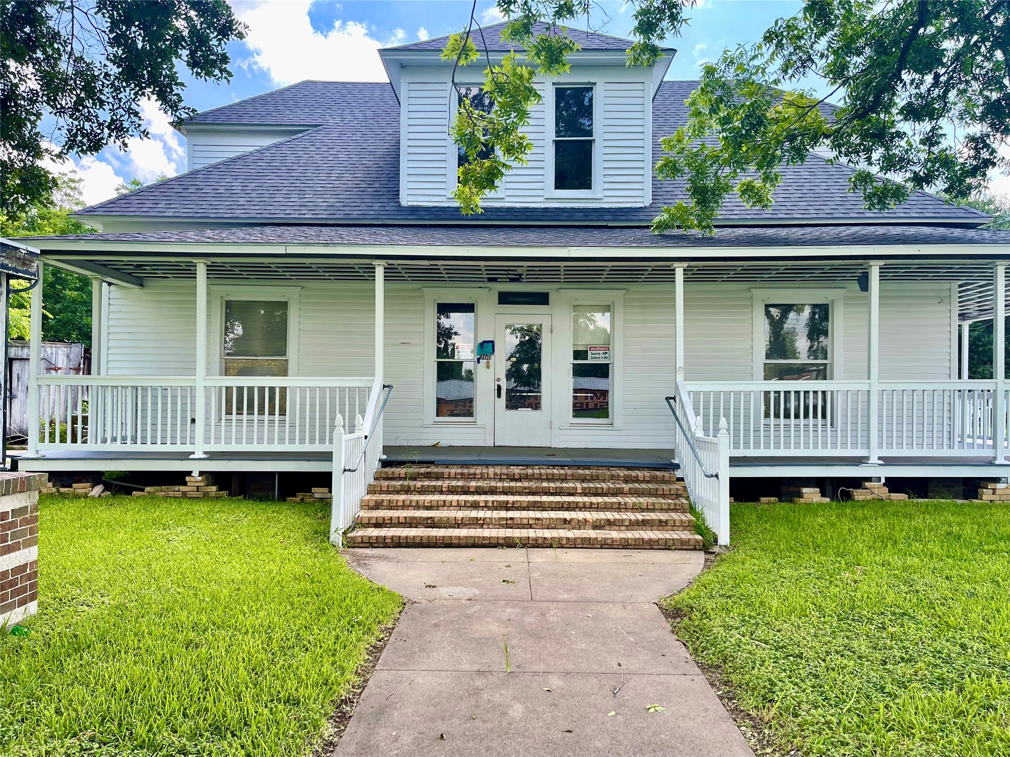 200 W Post Office Street Property Photo 1