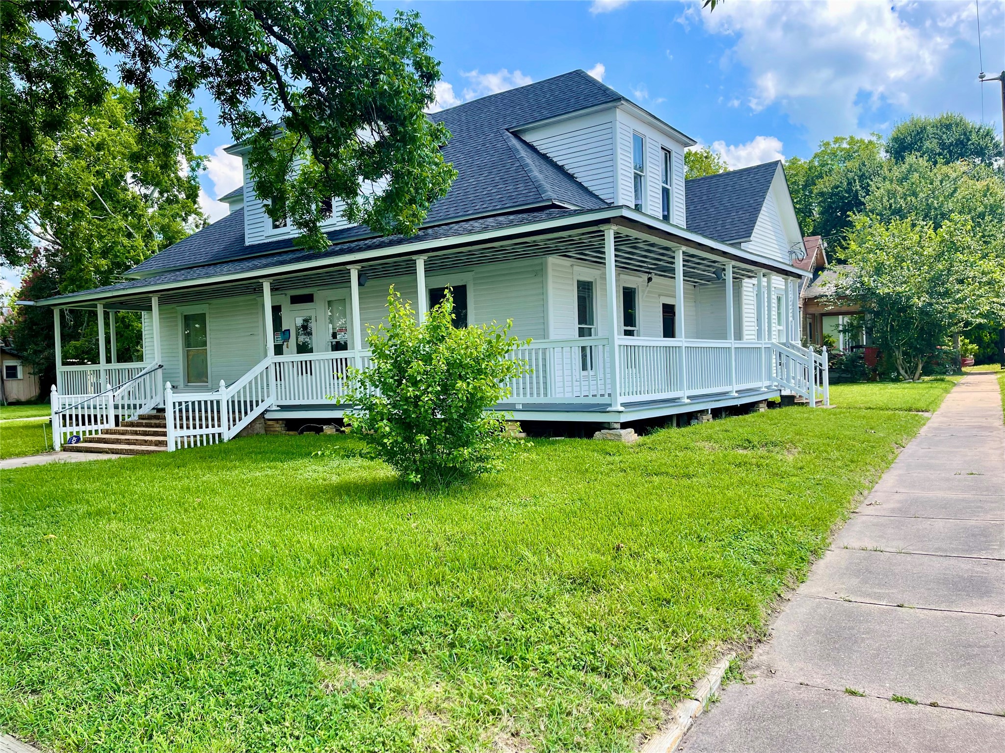 200 W Post Office Street Property Photo 3