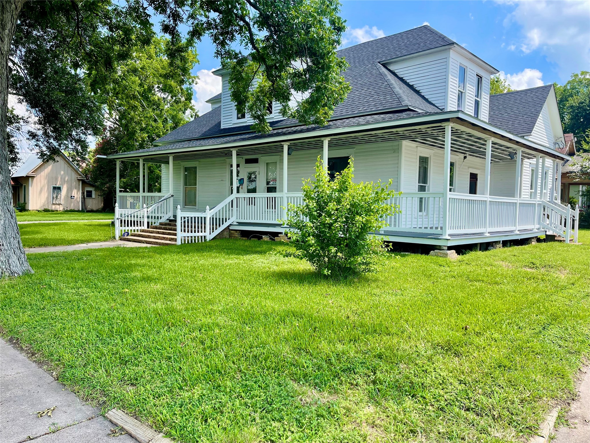 200 W Post Office Street Property Photo 4