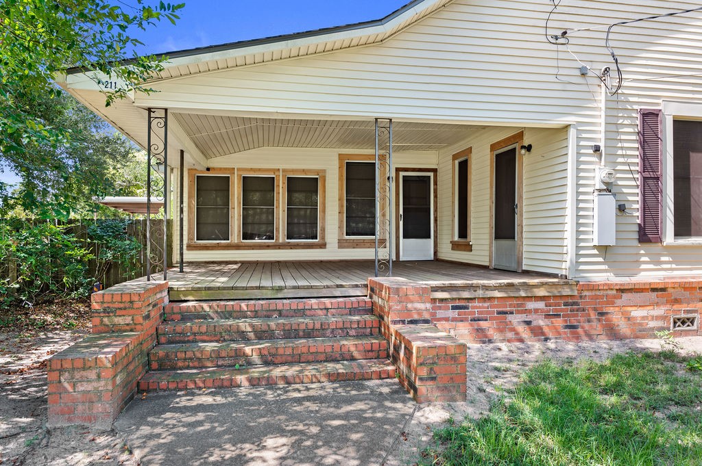 211 S Olive Street Property Photo 3