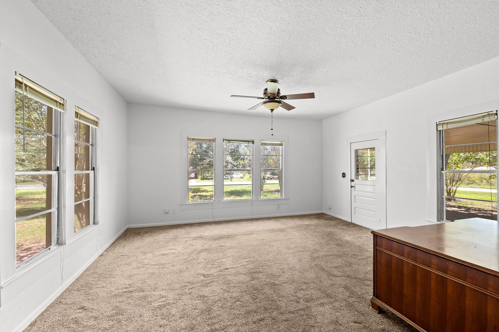 211 S Olive Street Property Photo 6