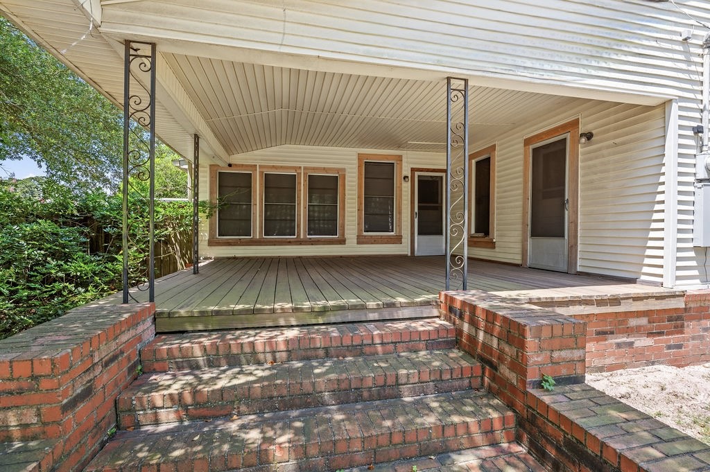 211 S Olive Street Property Photo 8