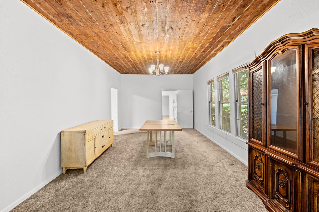 211 S Olive Street Property Photo 8