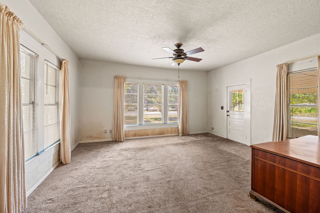 211 S Olive Street Property Photo 9