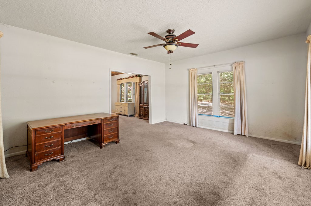 211 S Olive Street Property Photo 10