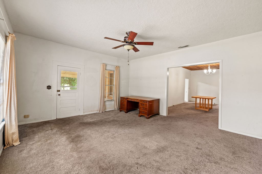 211 S Olive Street Property Photo 11