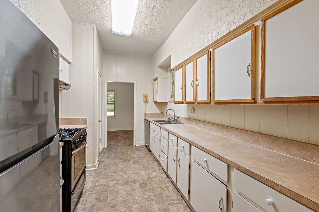 211 S Olive Street Property Photo 11