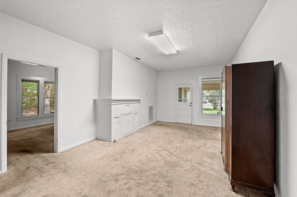 211 S Olive Street Property Photo 13