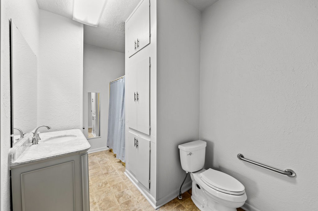 211 S Olive Street Property Photo 15