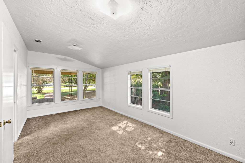 211 S Olive Street Property Photo 16