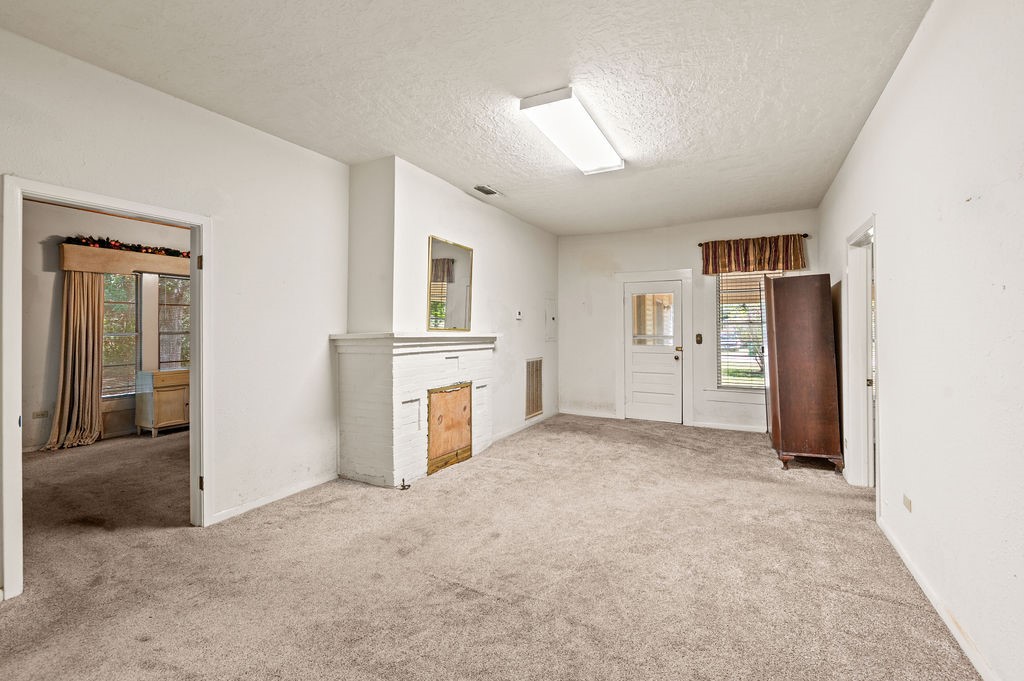 211 S Olive Street Property Photo 17