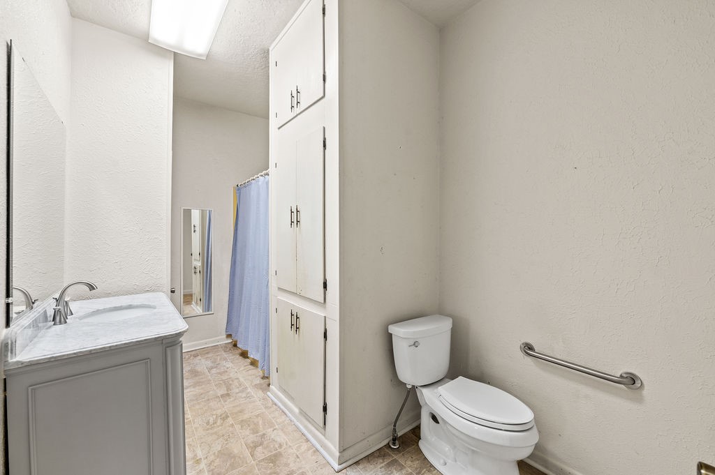 211 S Olive Street Property Photo 19