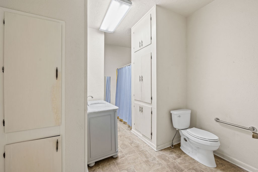 211 S Olive Street Property Photo 20
