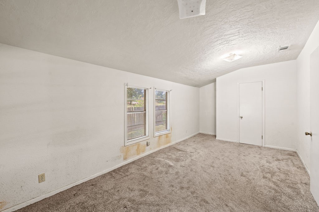 211 S Olive Street Property Photo 22