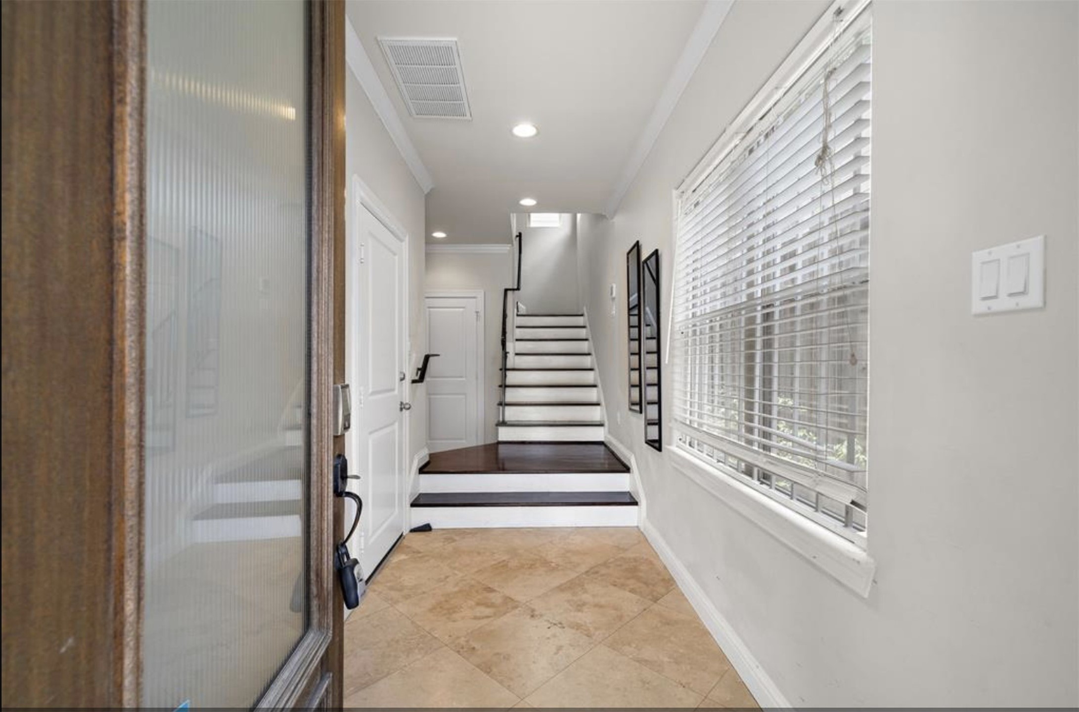 2512 Leeland Street Property Photo 7