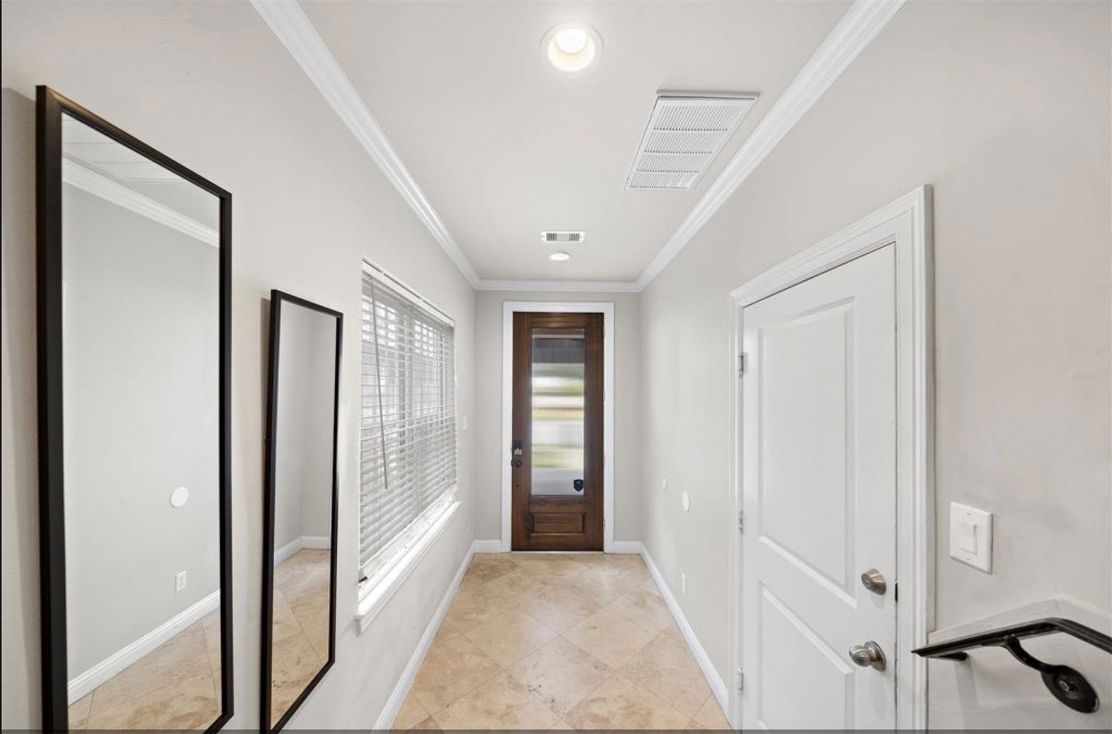 2512 Leeland Street Property Photo 8