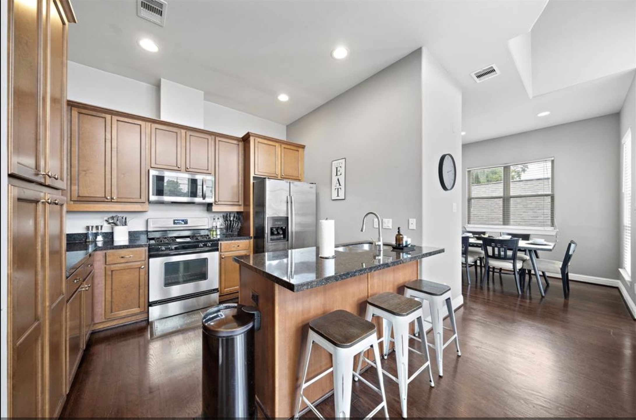 2512 Leeland Street Property Photo 14