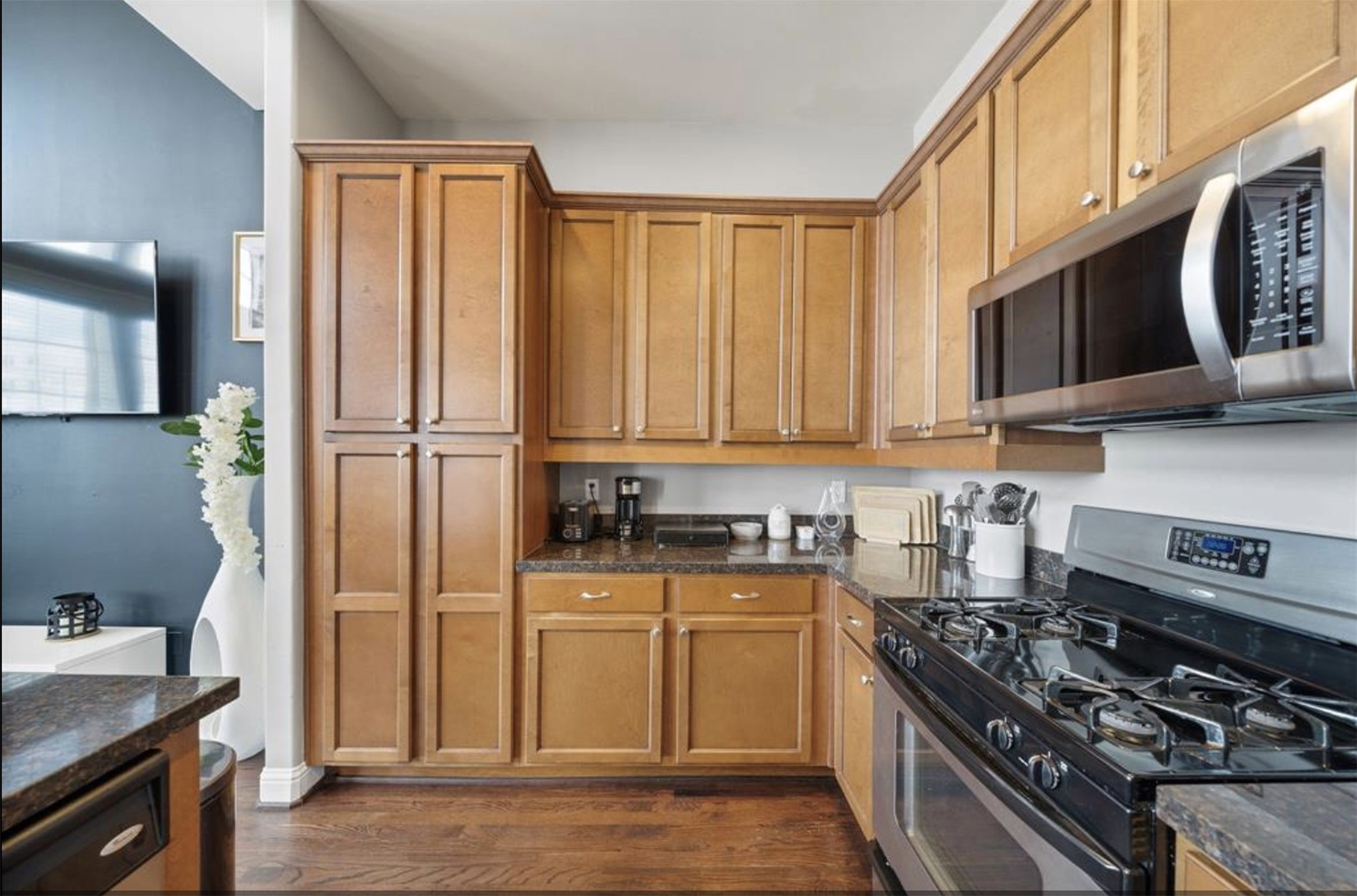 2512 Leeland Street Property Photo 19