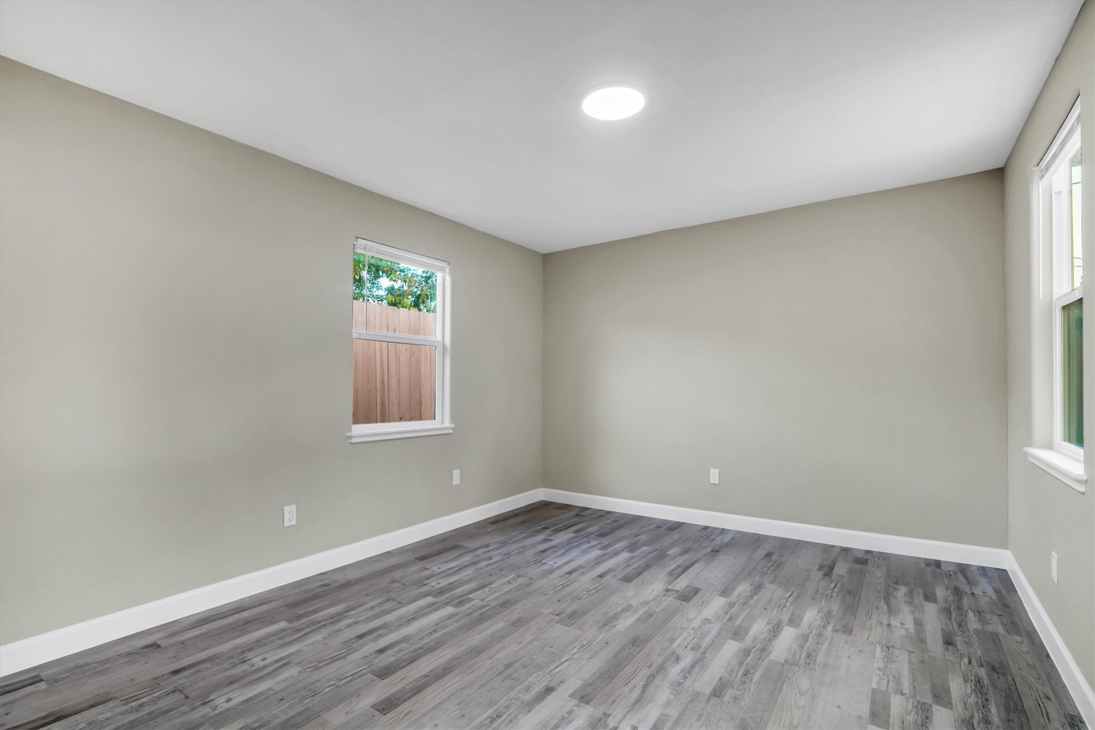 713 Scarborough Lane Property Photo 12