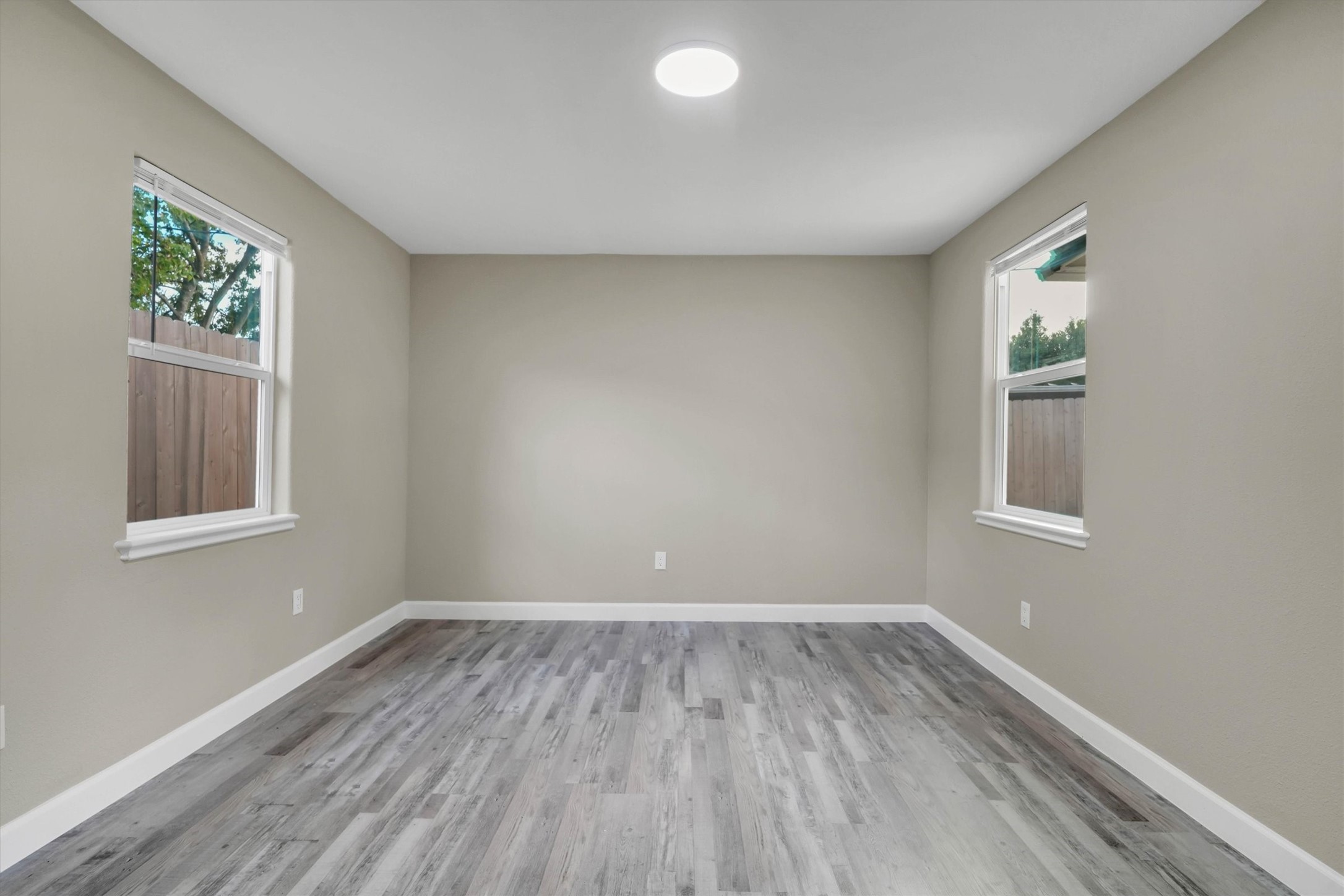 713 Scarborough Lane Property Photo 18
