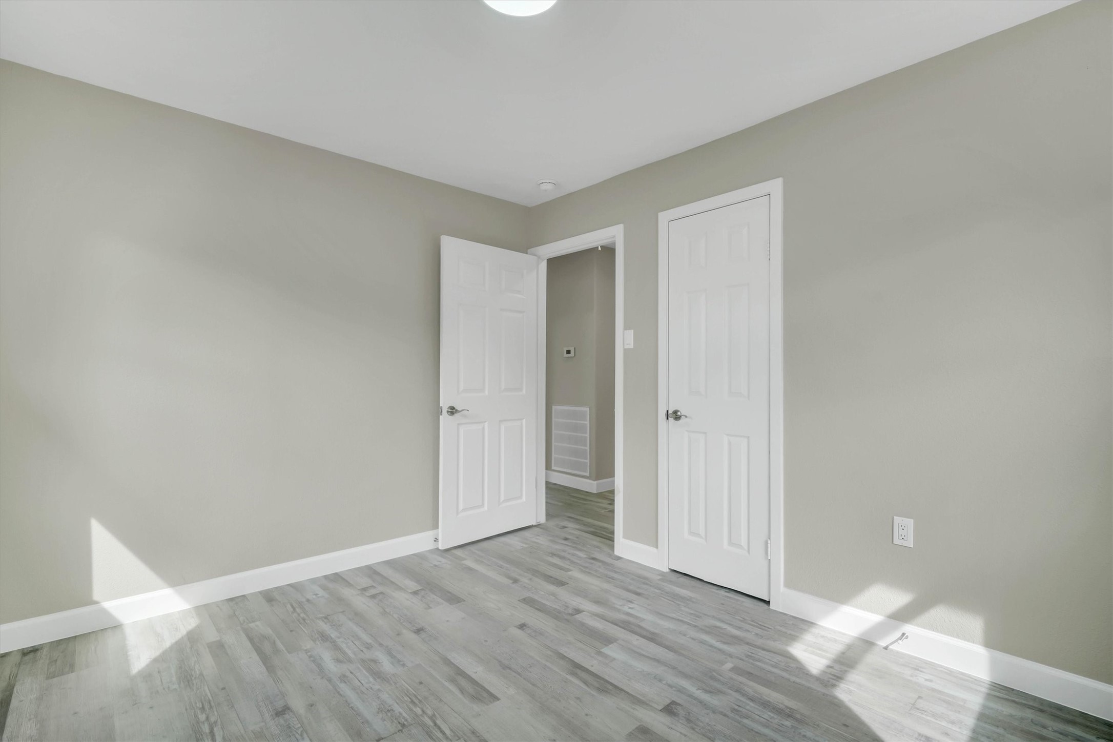 713 Scarborough Lane Property Photo 23