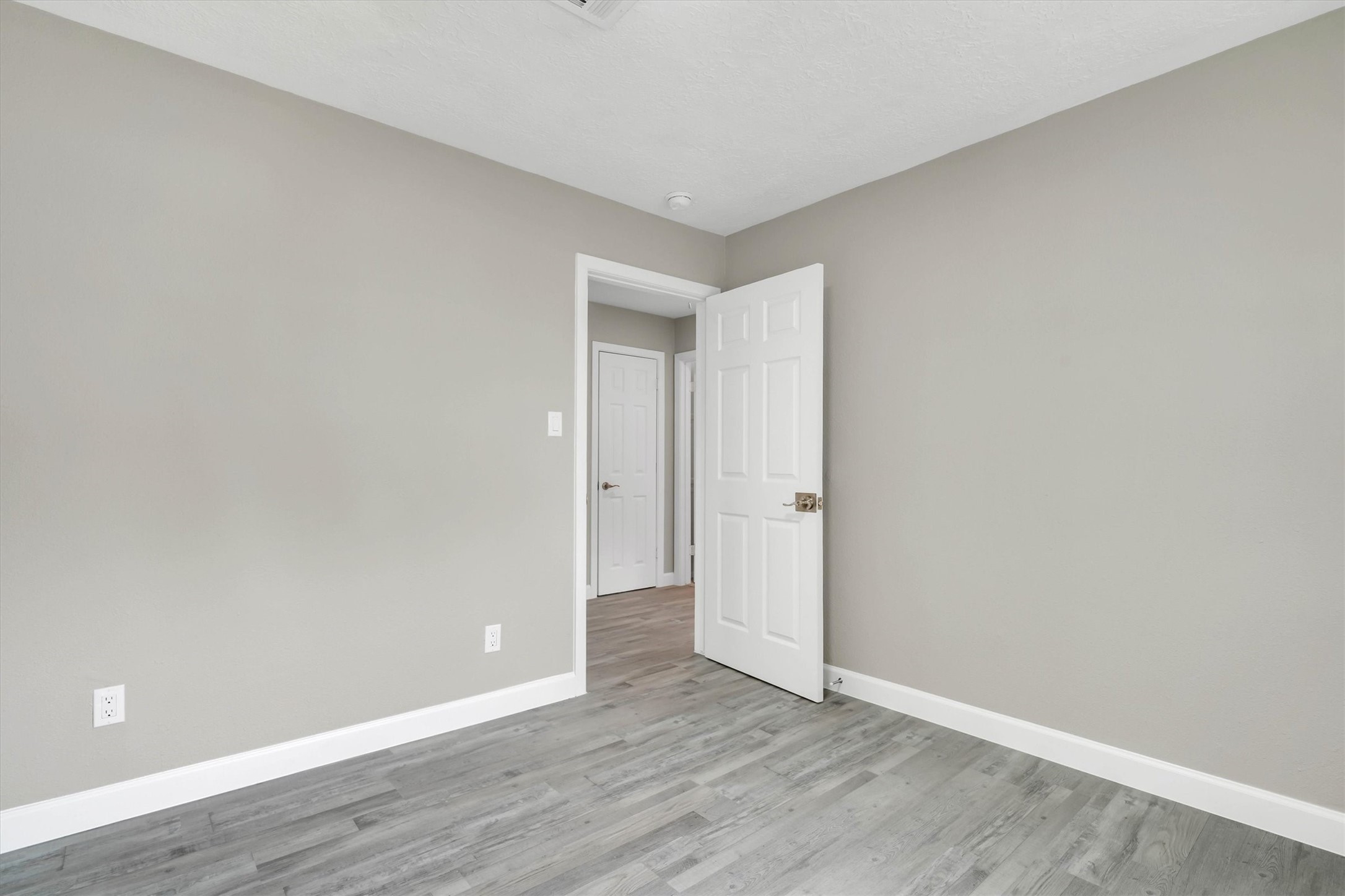 713 Scarborough Lane Property Photo 25