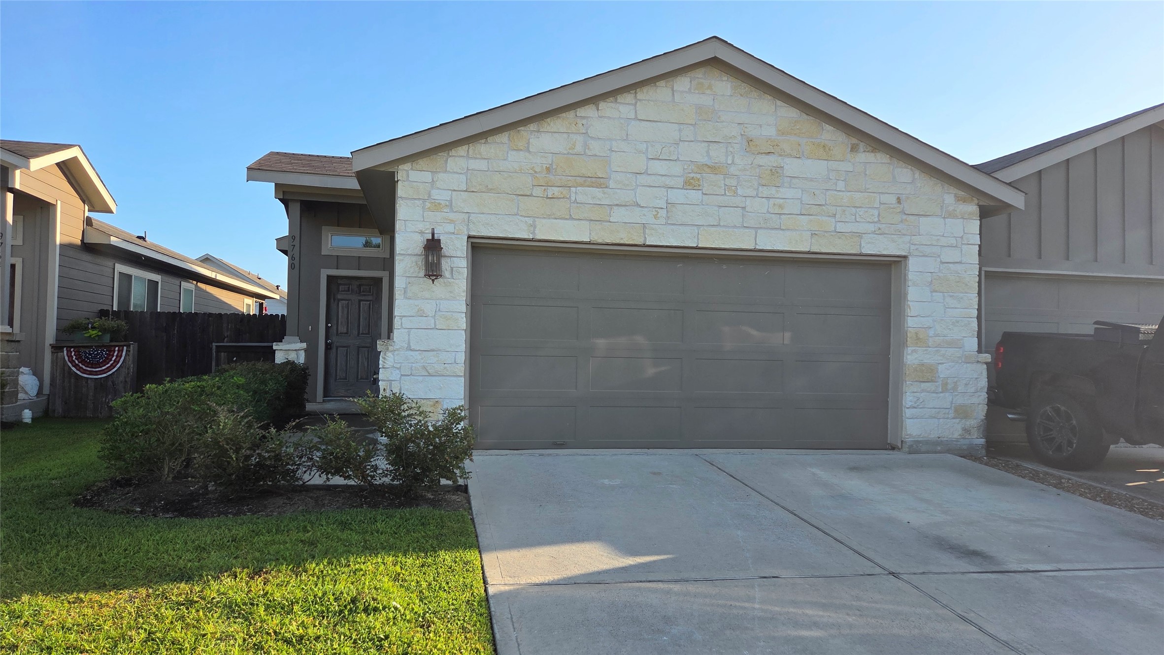 9760 Grosbeak Lane Property Photo 1
