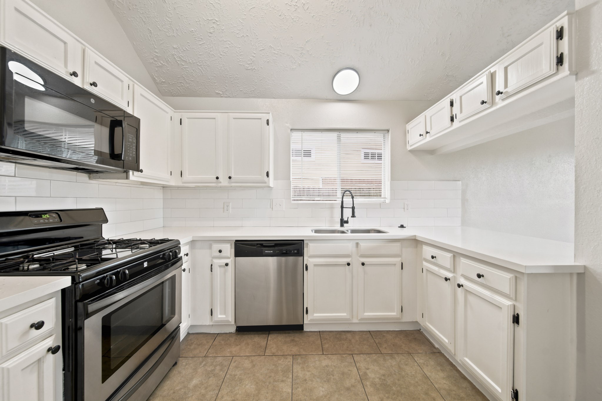 22039 Rivermead Drive Property Photo 9