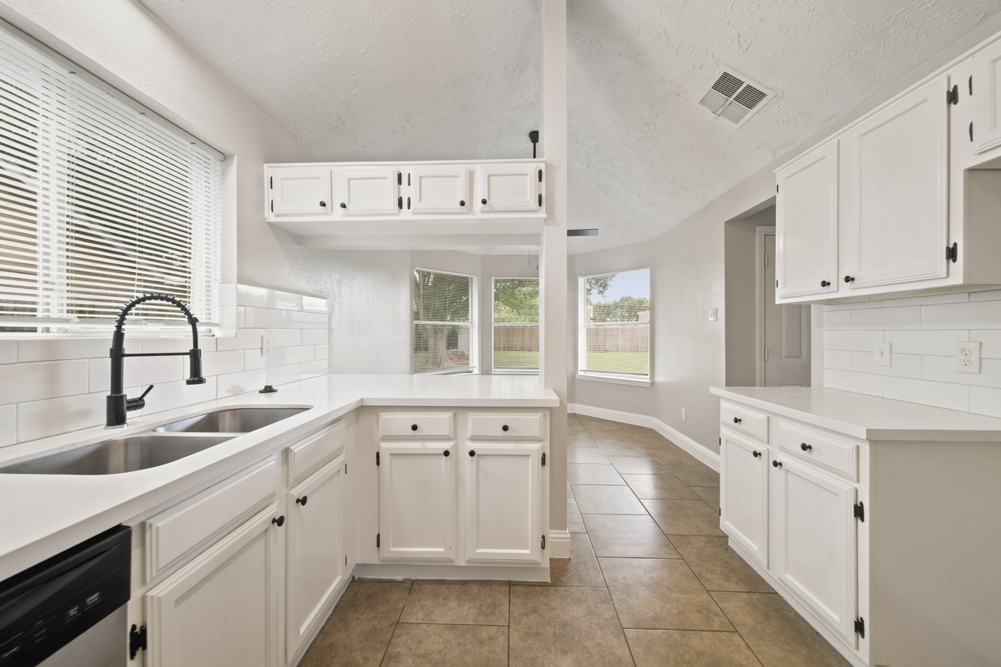 22039 Rivermead Drive Property Photo 10