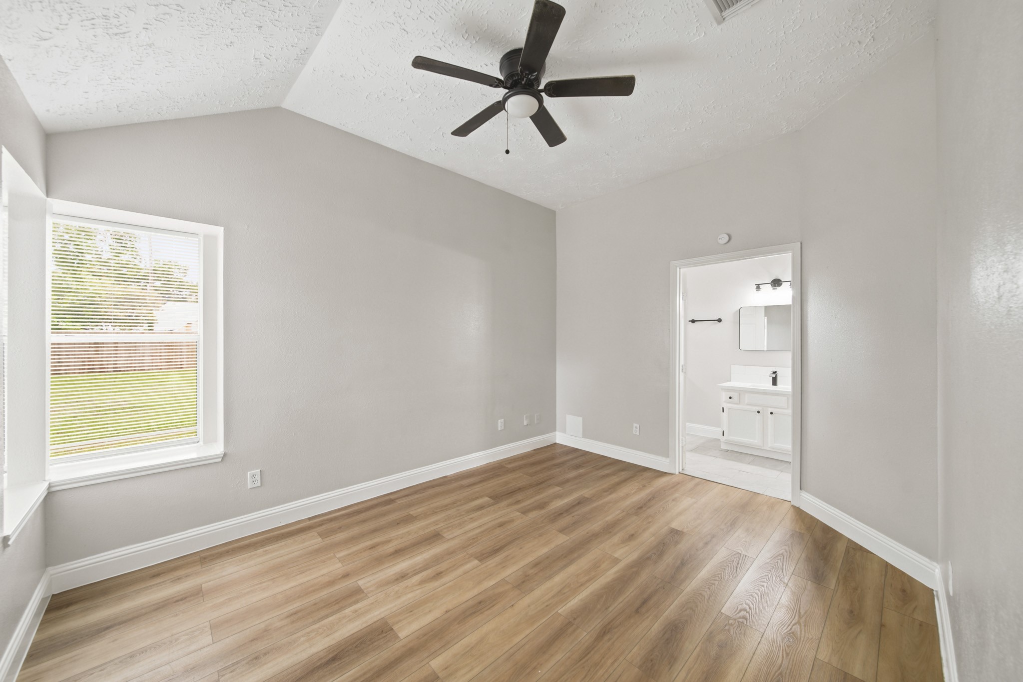 22039 Rivermead Drive Property Photo 12