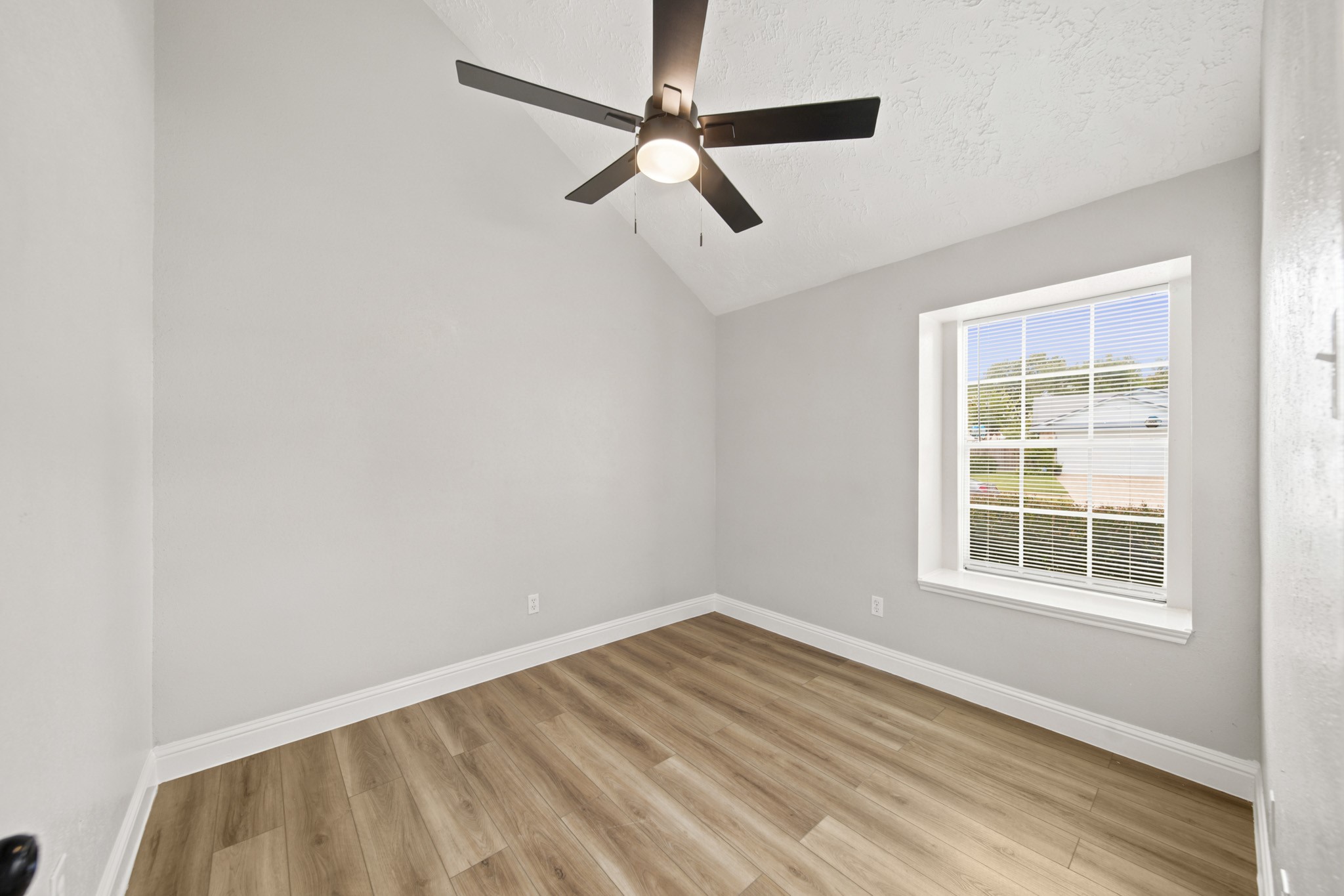 22039 Rivermead Drive Property Photo 17