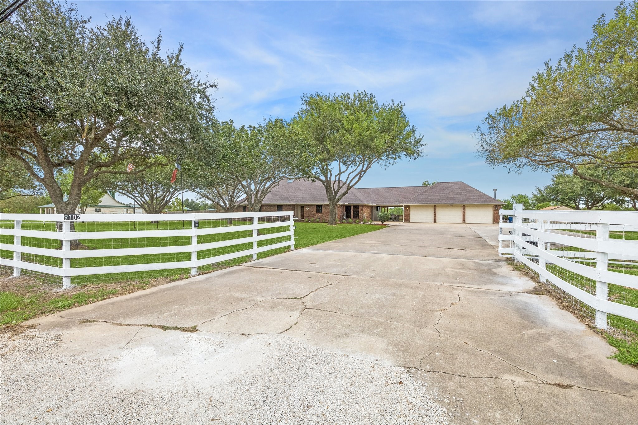 9102 N Humble Camp Road Property Photo
