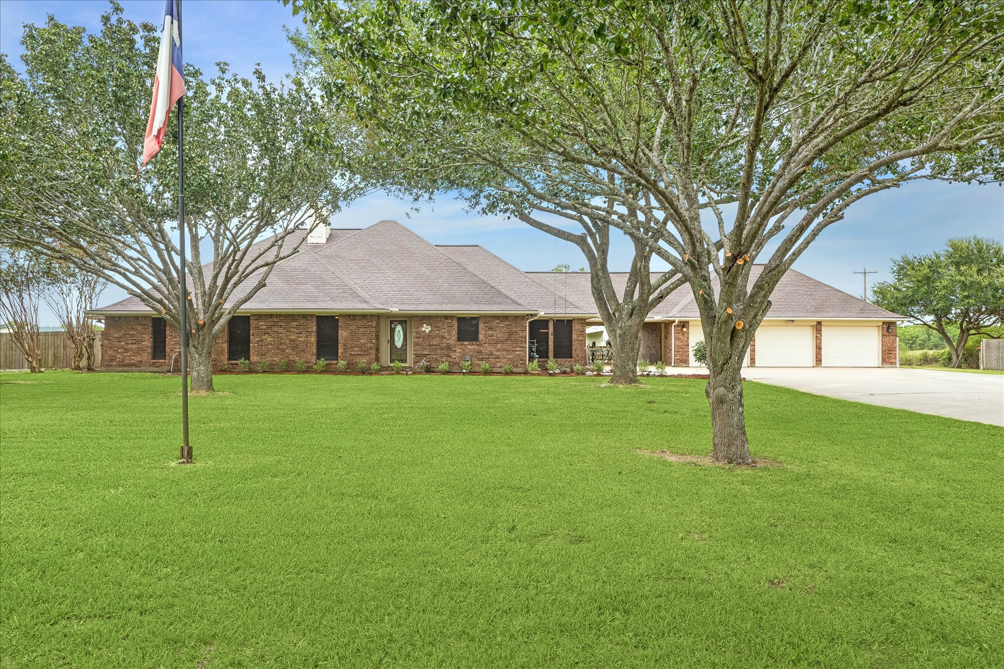 9102 N Humble Camp Road Property Photo 2