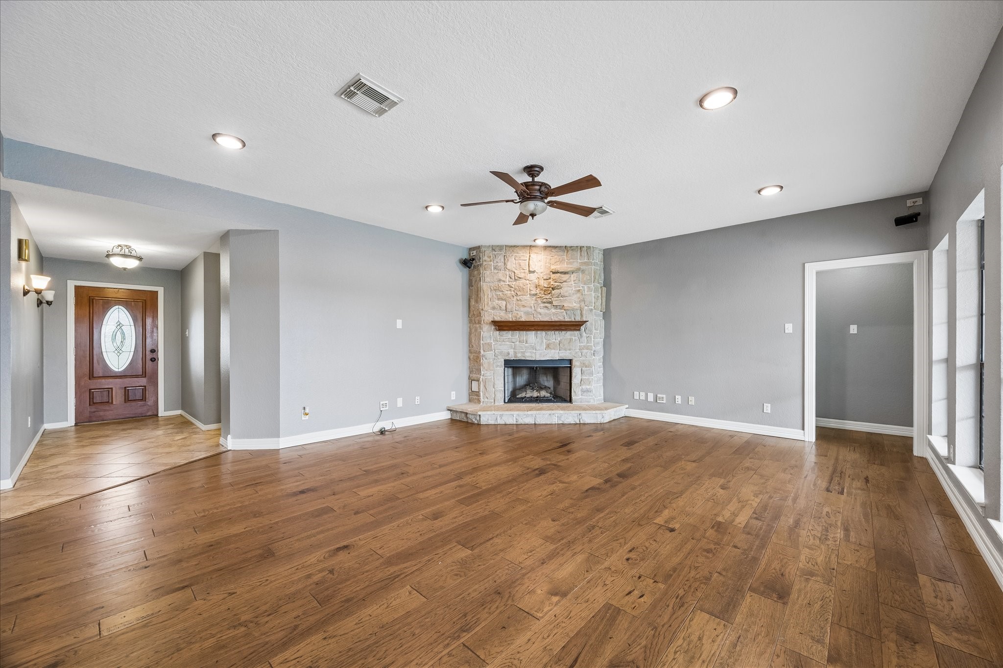 9102 N Humble Camp Road Property Photo 5