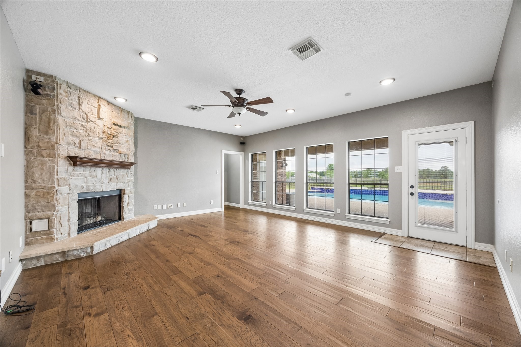 9102 N Humble Camp Road Property Photo 6